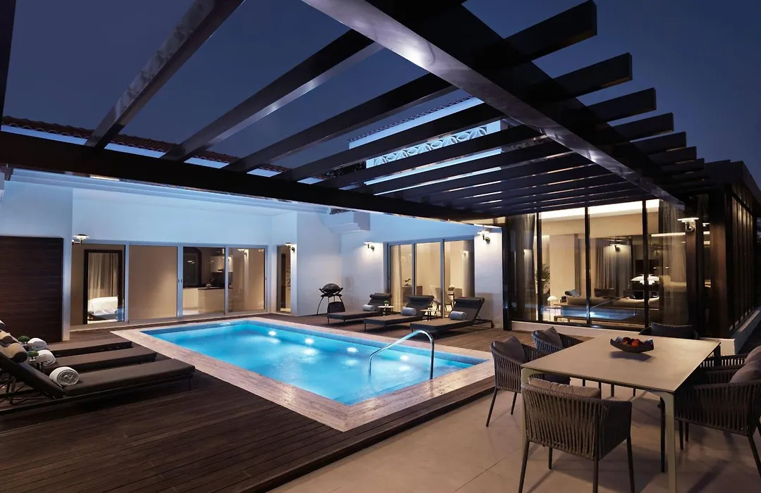The Ritz-Carlton Abu Dhabi, Grand Canal-1